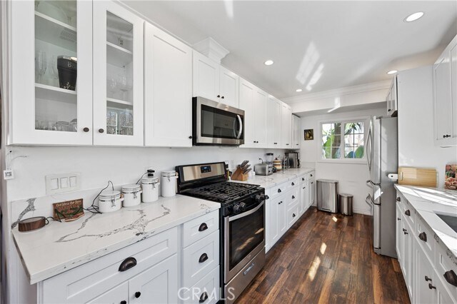 Building Photo - 20852 Kittridge St