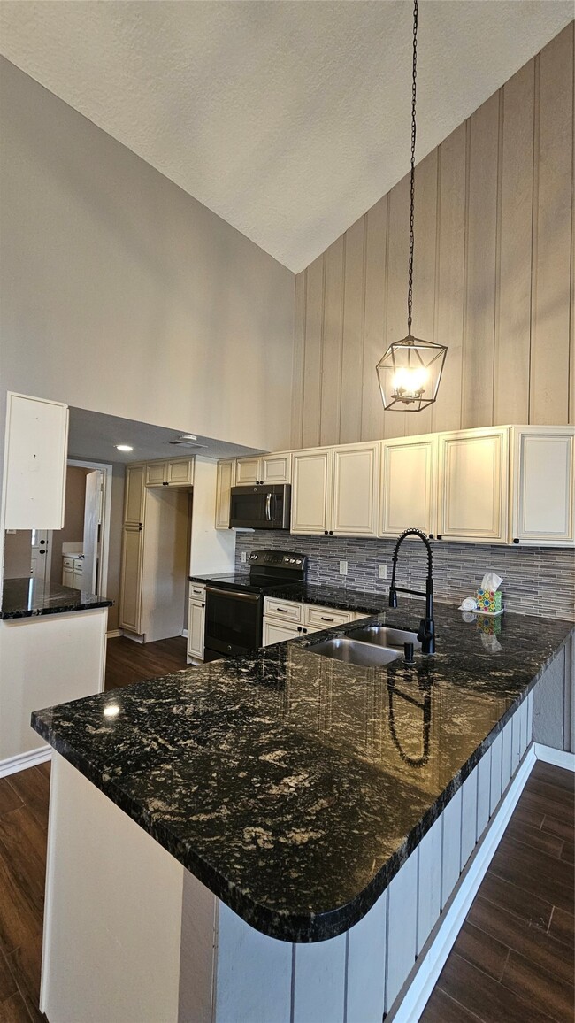 Building Photo - 33 April Point Dr N