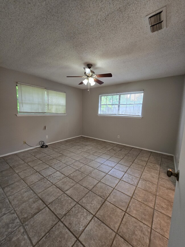 Building Photo - 4624 Leisure Ln