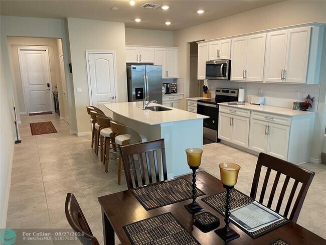 Building Photo - 2127 Appleton Cir S