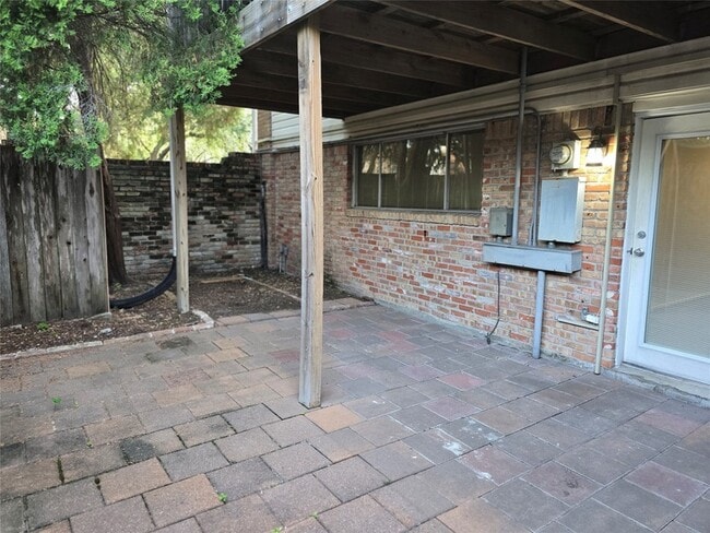 Building Photo - 12968 Trail Hollow Dr