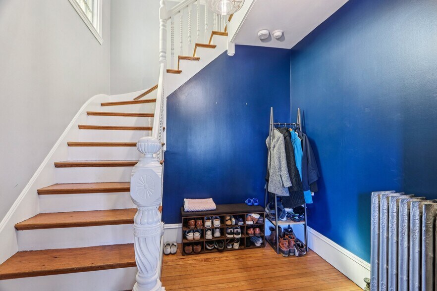 Building Photo - 424 Centre St