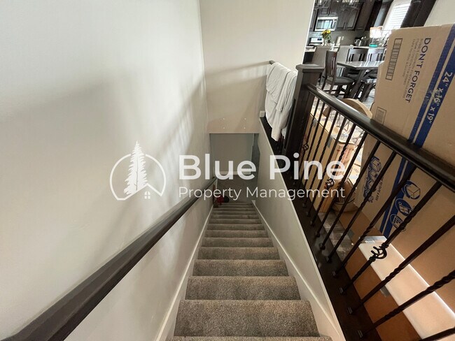 Building Photo - 737 Wilshire Pl