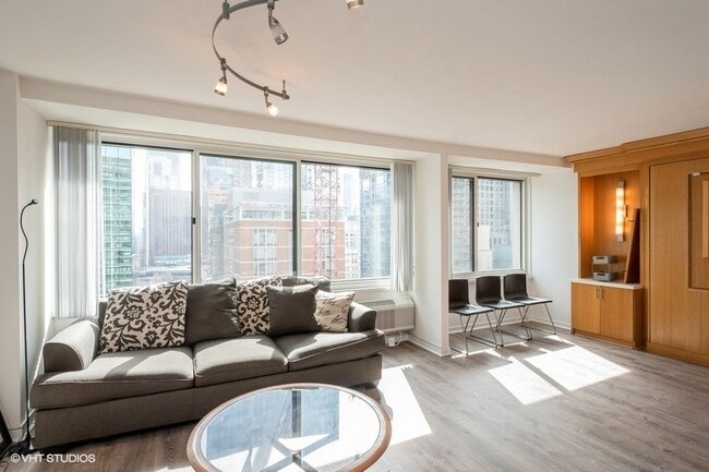 Building Photo - 211 E Ohio St