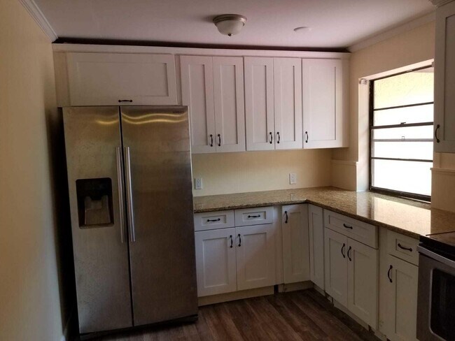 Building Photo - 2590 Rainbow Dr