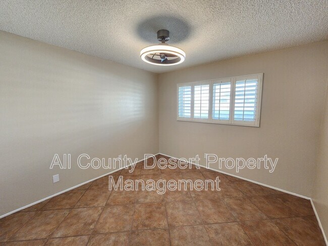 Building Photo - 760 E Cottonwood Rd