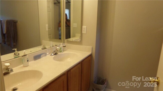 Building Photo - 17804 Delmas Dr