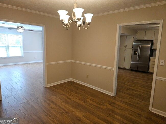 Building Photo - 102 Sauterne Way