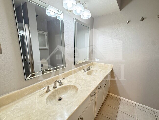 Building Photo - 8314 E Keim Dr