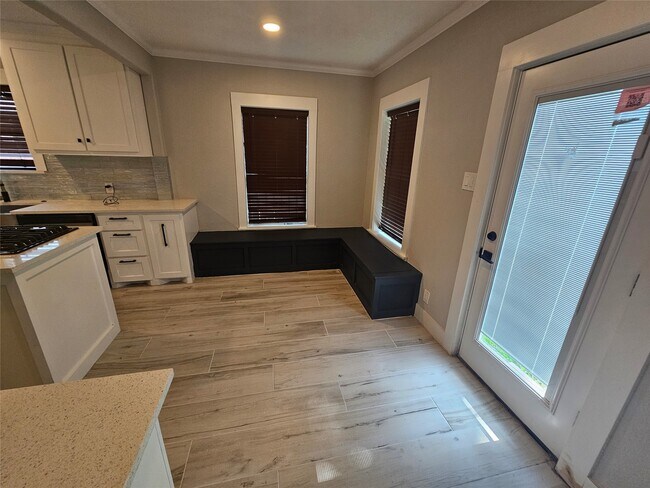 Building Photo - 15 Delmar St