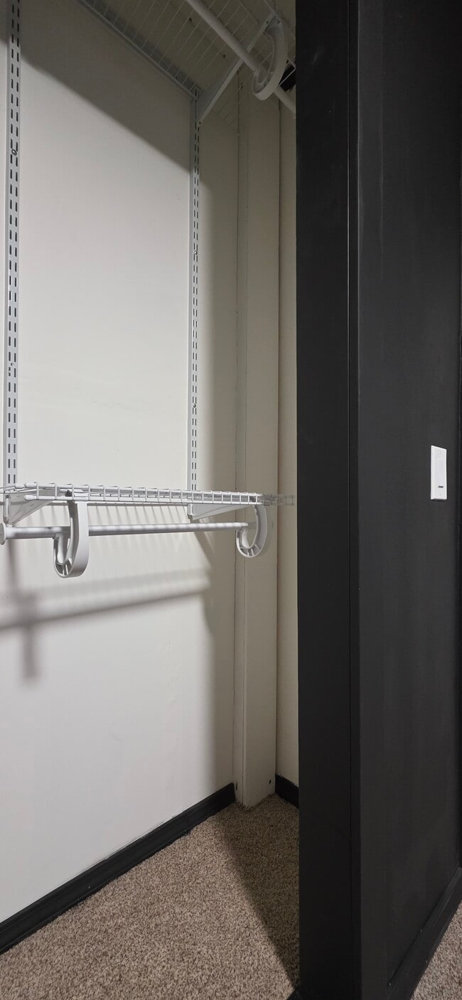 Building Photo - 221 Elm St