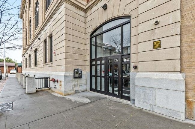 Building Photo - 769 Montgomery St