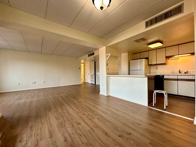 Building Photo - 85 Brainerd Rd