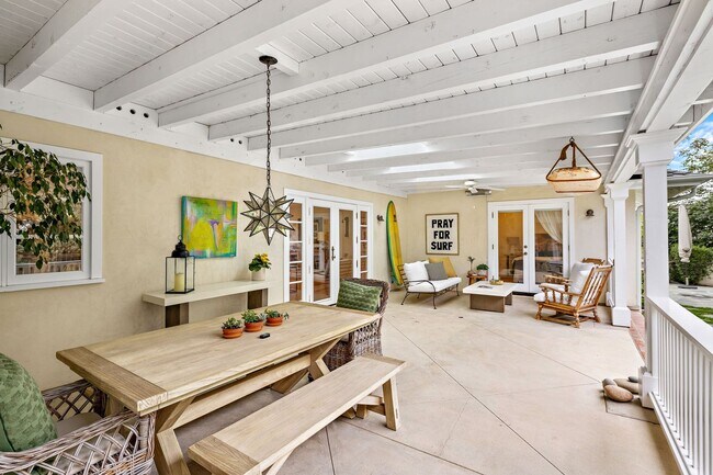 Building Photo - 806 S Ola Vista