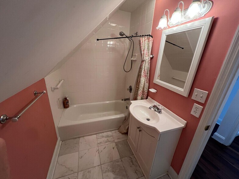 Building Photo - 1430 Alford Ave