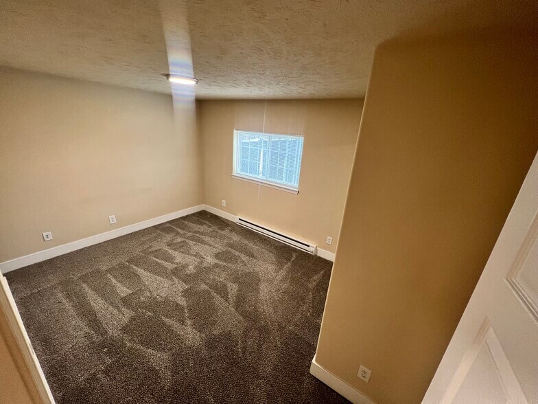 Building Photo - 33 E Lacrosse Ave