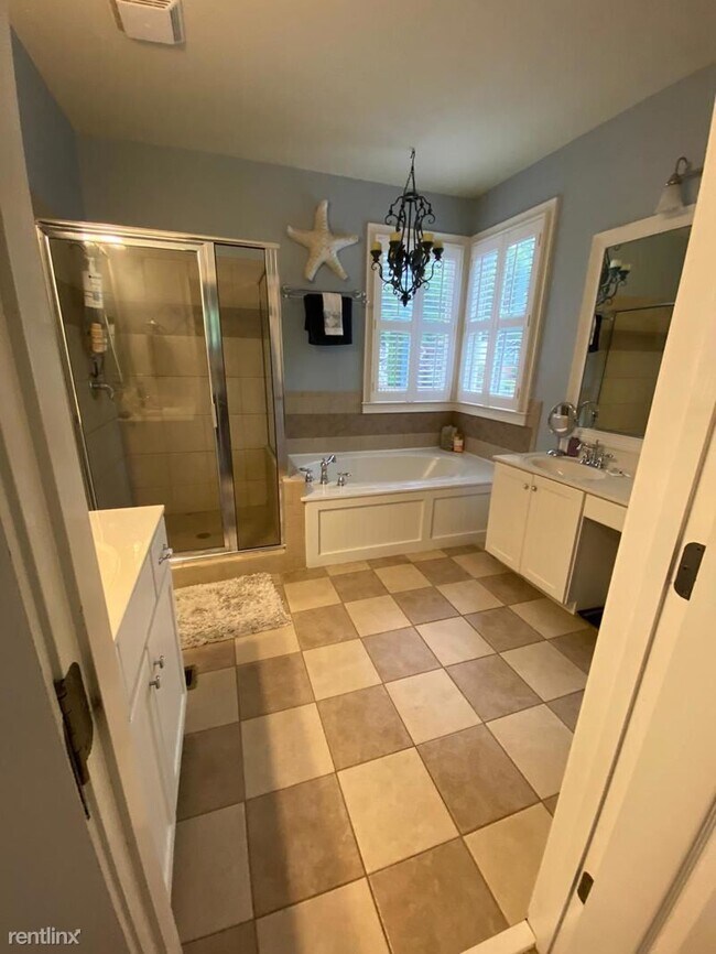 Building Photo - 6 br, 4.5 bath House - 4067 Andover Circle...