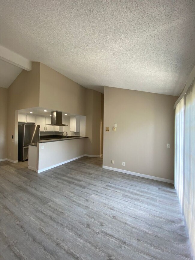 Interior Photo - 1429