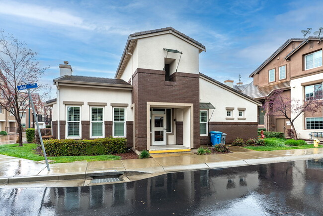 Building Photo - 1070 Tourmaline Ter