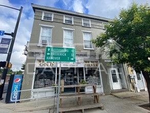 Building Photo - 2 E King St