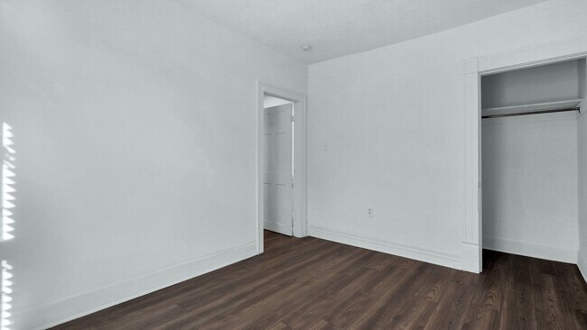 Building Photo - 130 Chicago Ave