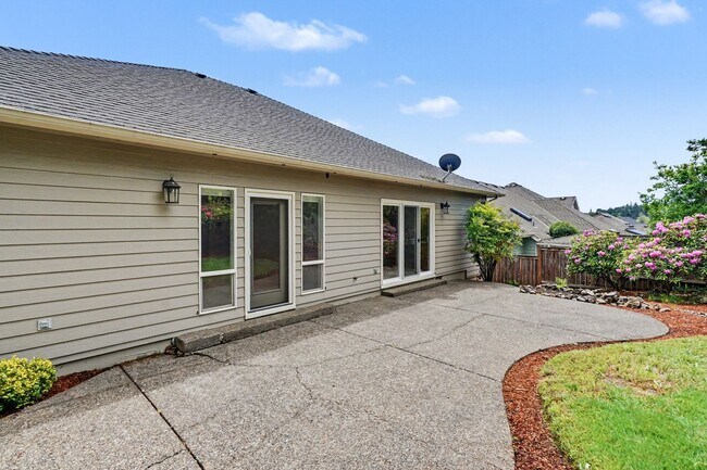 Building Photo - Well-Kept Single-Level 3 bed, 2 bath home in West Salem