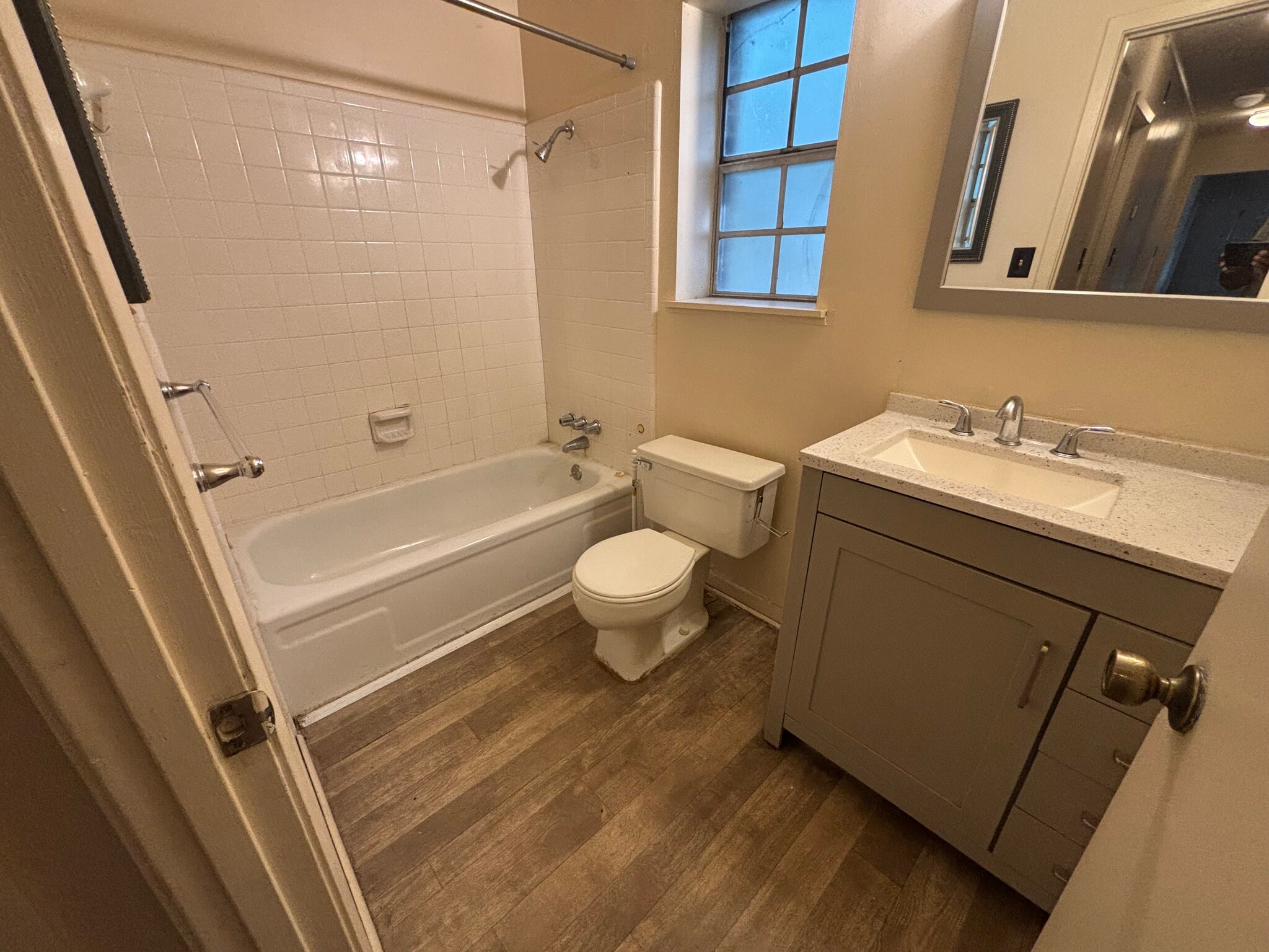 Building Photo - 929 Cypress Ave