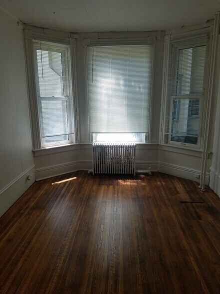 Livingroom - 409 Wheeler N St