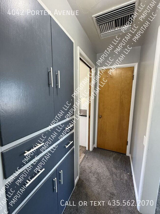 Building Photo - 4042 Porter Ave