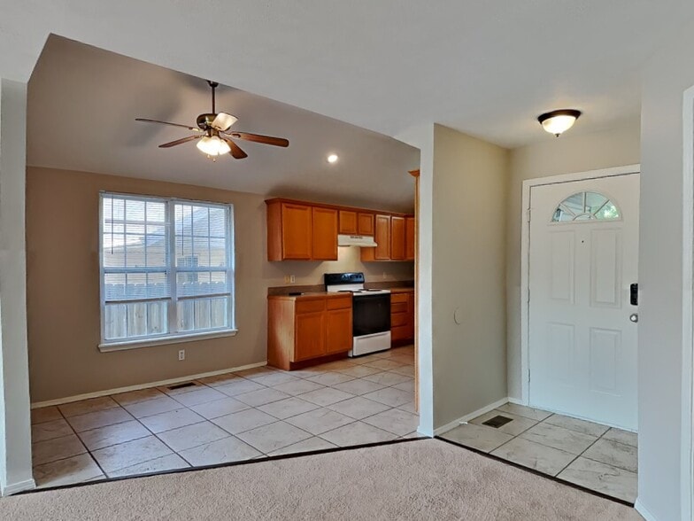 Building Photo - 720 N Elder Ave