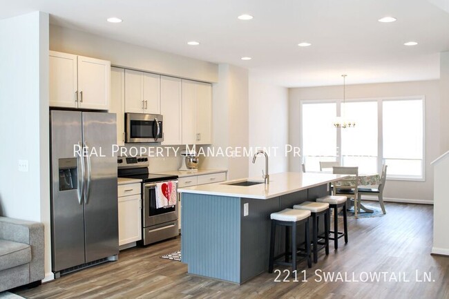 Building Photo - 2211 Swallowtail Ln