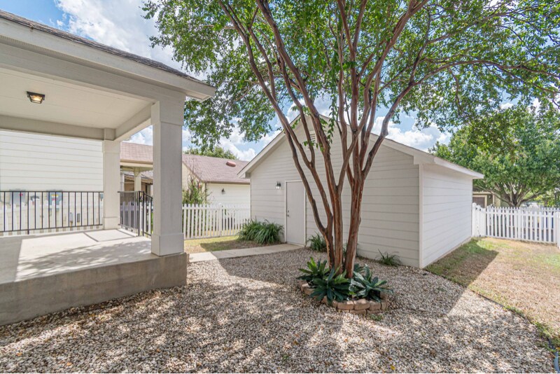 Building Photo - 403 McGarity