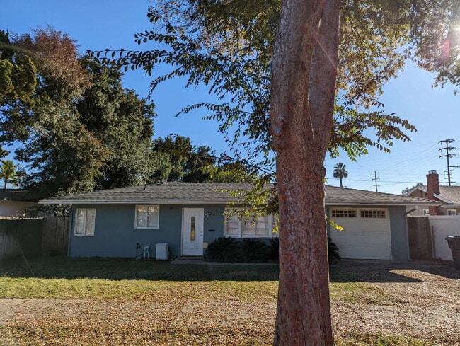 Building Photo - 2 br + bonus living area, in a quiet neighborhood near the 10 fwy