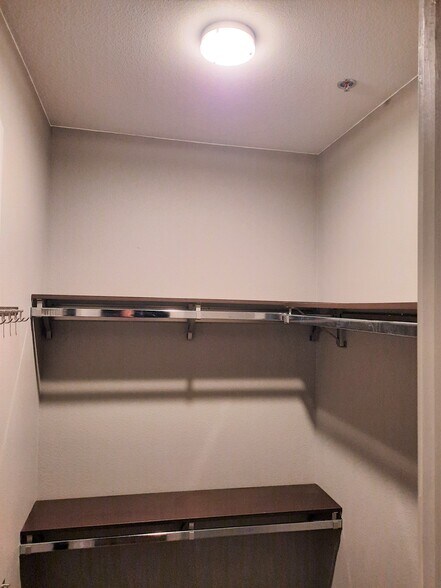 Building Photo - 901 9th St