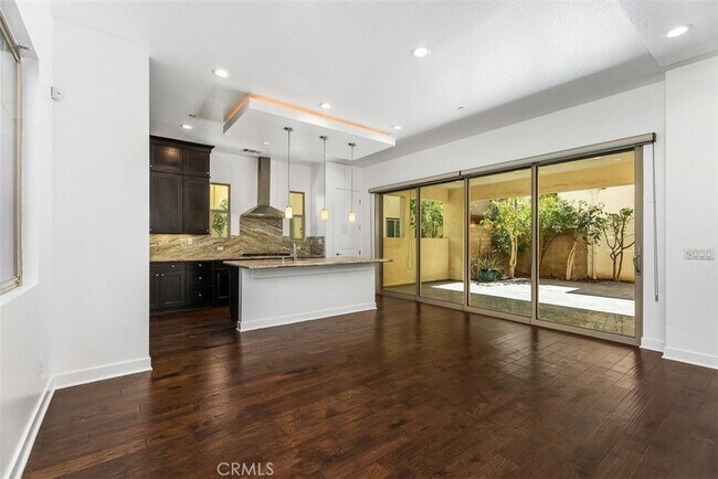 Building Photo - 123 Interval