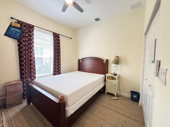 Building Photo - 6532 SE Broadmoor Ln