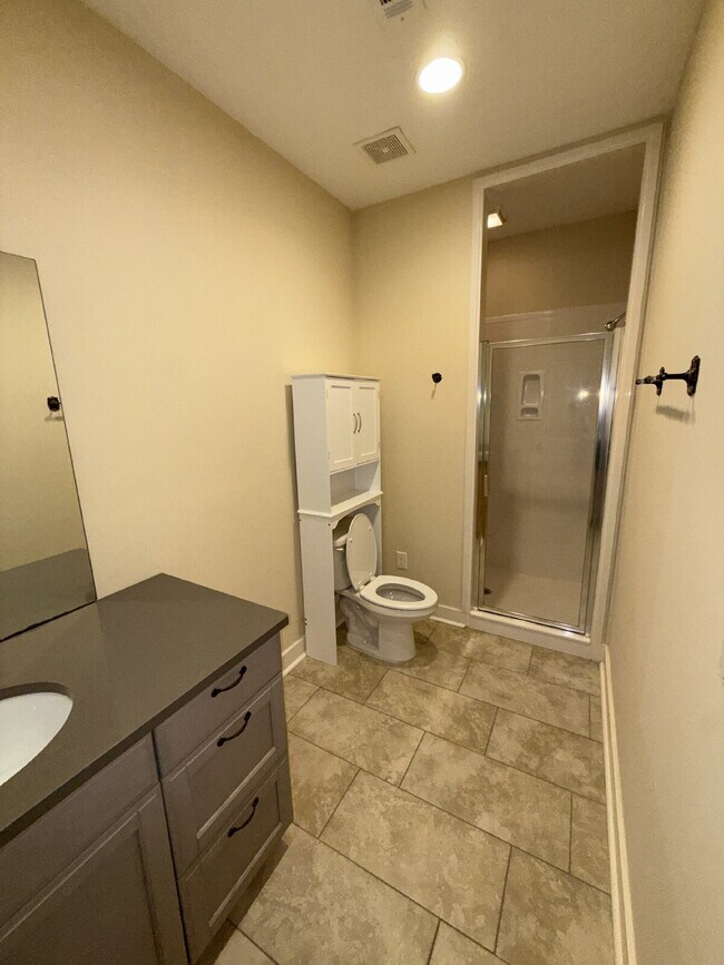 Building Photo - 712 Park Dr