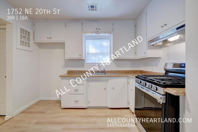 Building Photo - 1752 NE 20th St