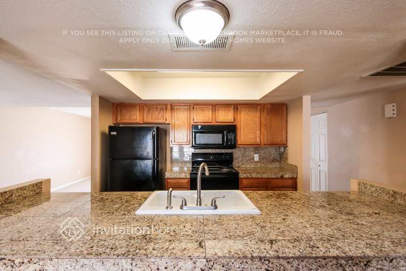 Building Photo - 5816 W Carol Ann Way