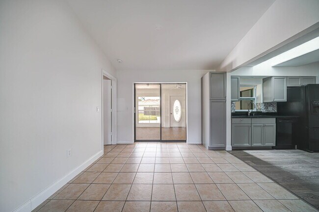 Building Photo - “Spacious 3-Bed Retreat with Granite Elega...