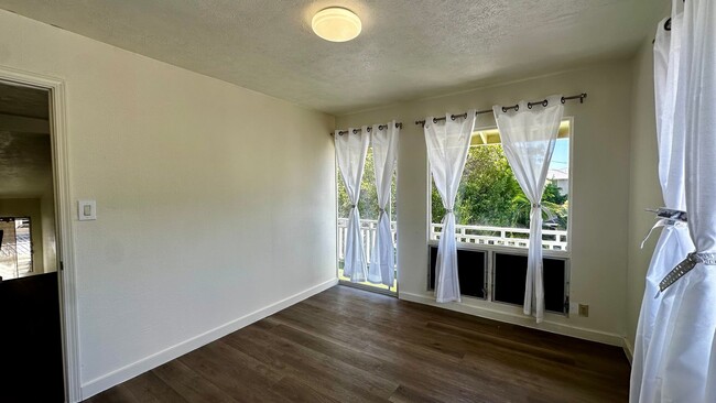 Building Photo - Available NOW - Highly Desired 2 BED 2 BAT...