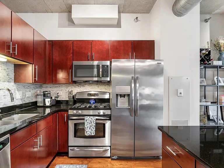 Building Photo - 700 N Larrabee St