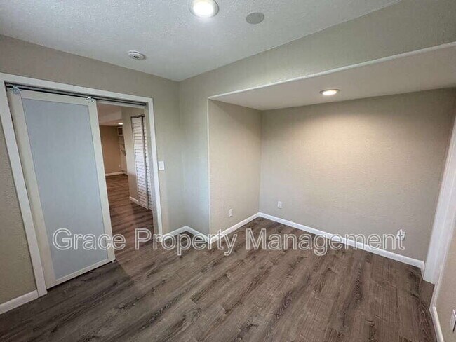 Building Photo - 24803 E Hoover Pl