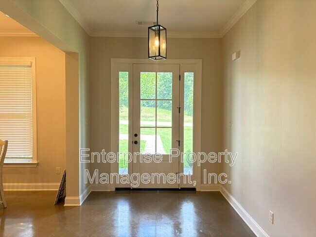 Building Photo - 239 McLaughlin Dr