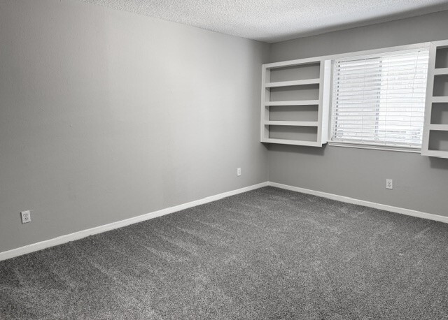 Building Photo - 3131 Mosby Dr