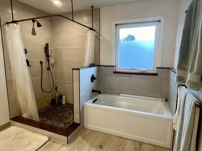 Building Photo - 2101 Solstice Cir