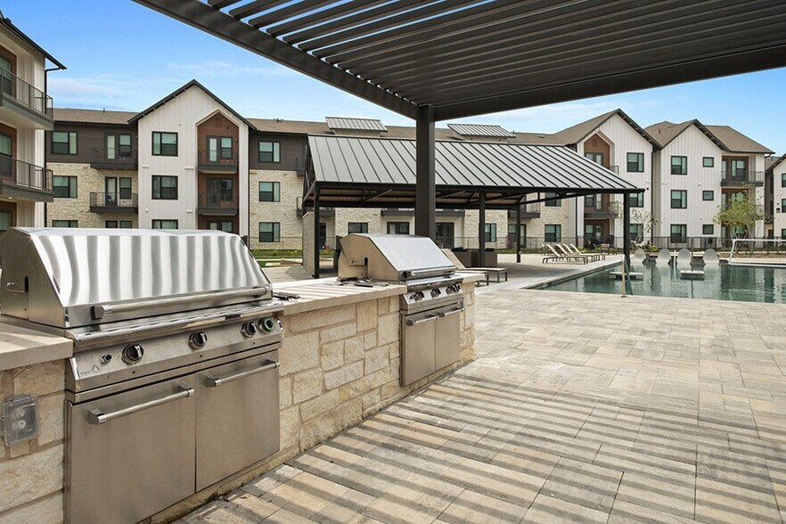 Building Photo - 8200 Glenn Day Dr