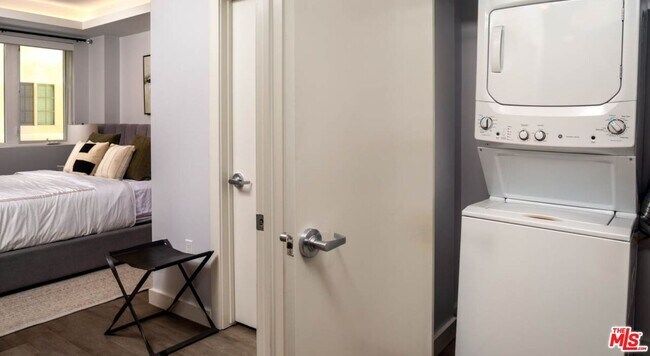 Building Photo - 10375 Washington Blvd