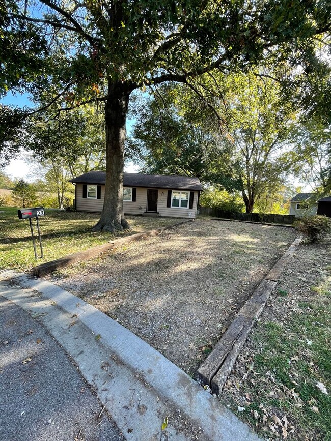 Building Photo - 3 Bedroom 1 Bath in Belleville