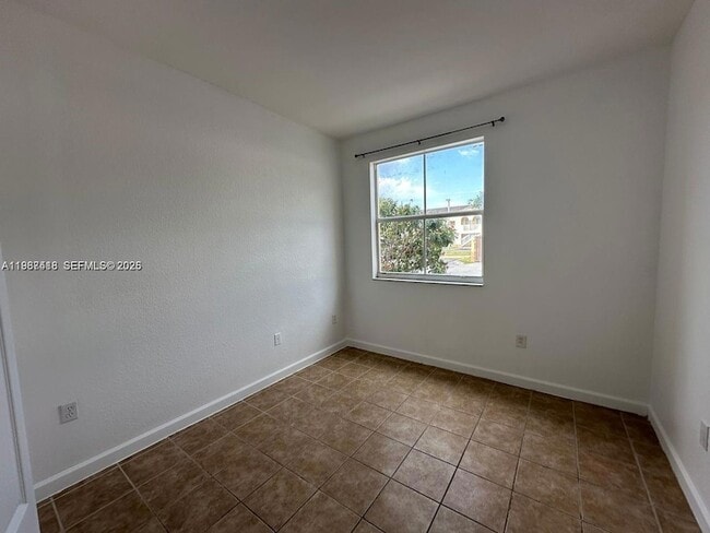 Building Photo - 2524 SE 16th Rd